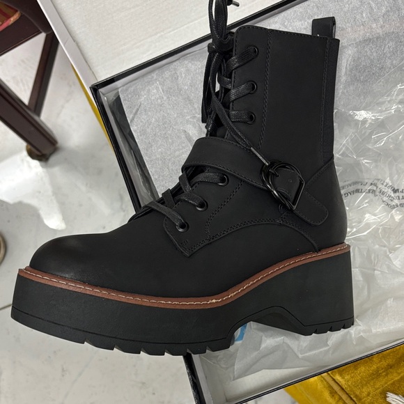 Stylish Black Lace-Up Women's Boots - Picture 6 of 11